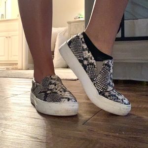 Steve Madden snake skin shoes